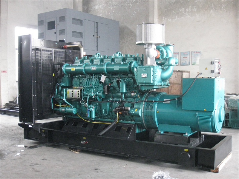 鹤山200KW 柴油发电机的油耗是多少？