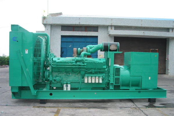 鹤山工厂发电机应急发电时如何更准确地检查发电机状态？