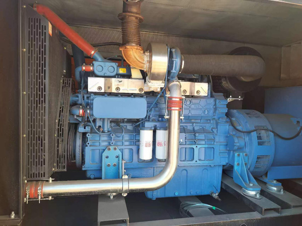 鹤山燃油消耗率与进气温度的具体关系是什么？