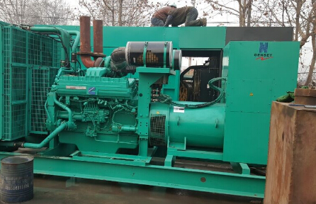 鹤山发电机组如何判断水冷式机油散热器内部是否需要清洗？